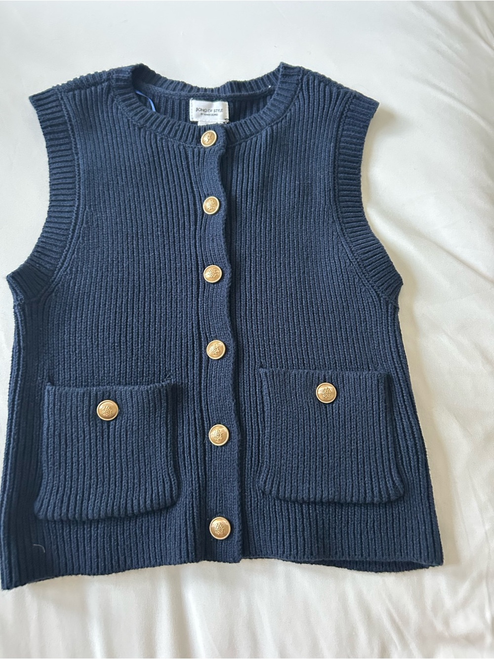 Crewneck sweater neckline